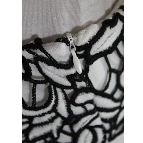 Sugar + Lips Daisy Lace Asymmetric Skirt - Picture 4 of 5